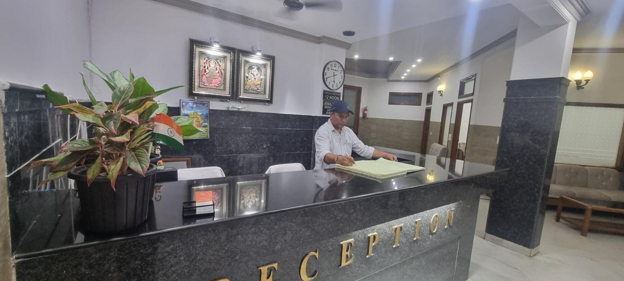 Hotel Har Ki Pauri By Around Stays Haridwar Exterior photo